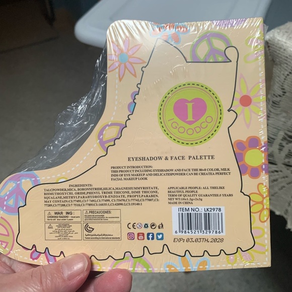 Eyeshadow Dow and face Powder Pallet - Picture 2 of 2